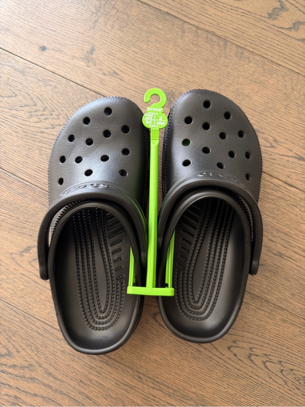 ✔️CROCS Black M4 W6